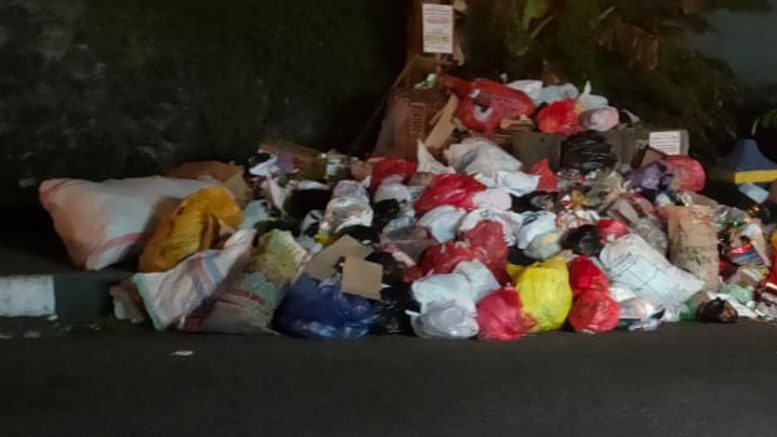 Sampah Yang Belum Sempat Diangkut