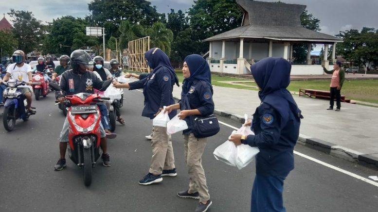 DPD NasDem Ternate Pembagian Takjil