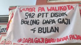 Spanduk Protes PTT Diknas Ternate