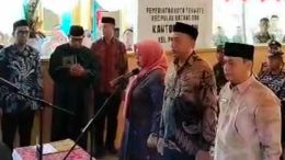 Tiga Pejabat Saat Mengikti Pelantikan di Batang Dua