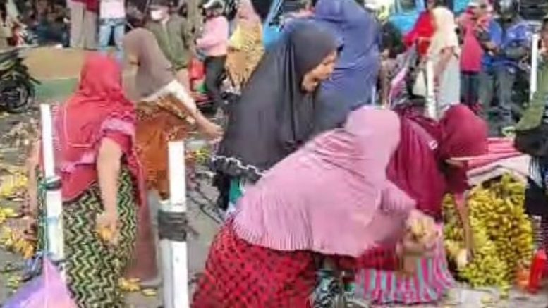 Pedagang Ngamuk Saat Ditertibkan