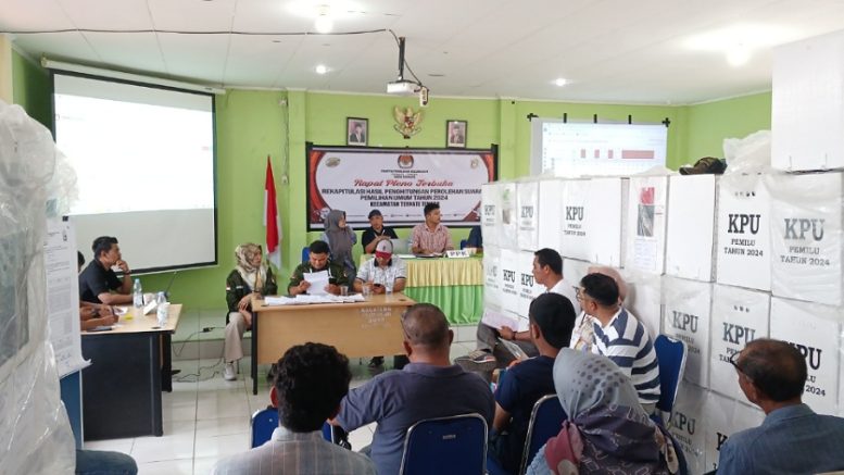Suasana Saat Pleno PPK Ternate Tengah