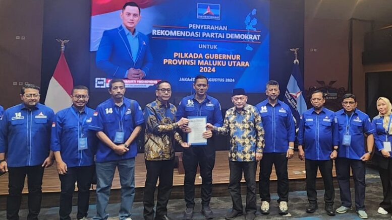 Penyerahan B1KWK ke Benny Laos dan Sarbin Sehe