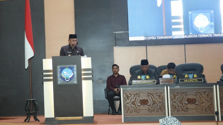 Wali Kota Ternate M. Tauhid Soleman Saat Menyampaikan Sambutan di Rapat Paripurna LKPJ