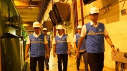 Dirut PLN Darmawan Prasodjo Saat Melakukan Peninjauan