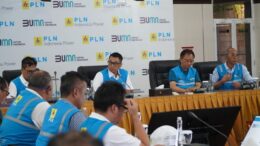 Dirut PLN Darmawan Prasodjo Saat Memimpin Rapat