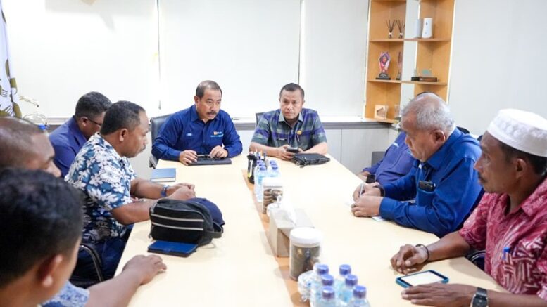 General Manager PLN UIW MMU bersama Bupati Buru Selatan Memimpin Rapat
