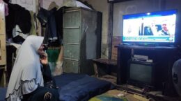Warga Nikmati Listrik Melalui Program Lisdes