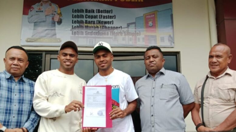 Yakob dan Yance Saat Melaporkan ke Polda Malut