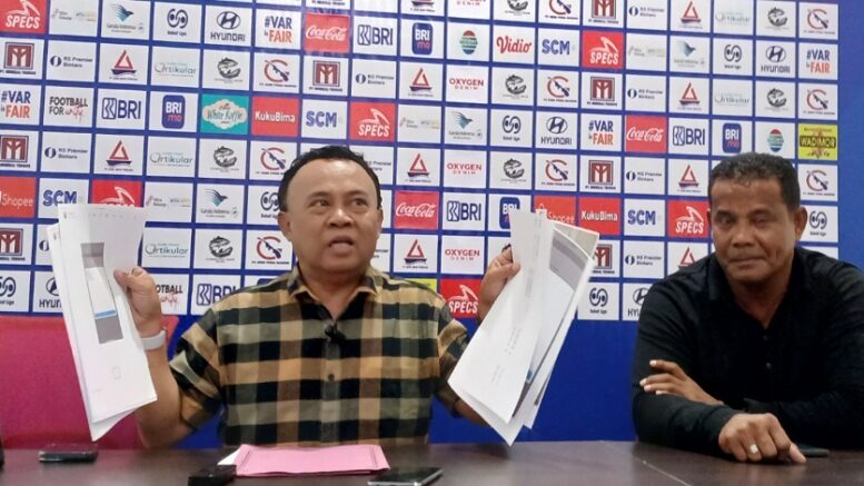 Asghar Saleh Didampingi Hengky Oba Saat Menunjukan Bukti Transfer ke Imran dan Yeyen