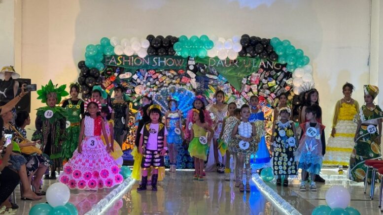Fashion Show Daur Ulang
