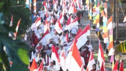 Berjalan Kaki Keliling Pulau Moti Meriahkan HUT Ke-80 RI