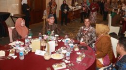 Wali Kota Bersama Ketua PKK Didampingi Kepala Dinas Kebudayaan Muslim Gani di Gala Diner dan Pembukaan Rakernas JKPI