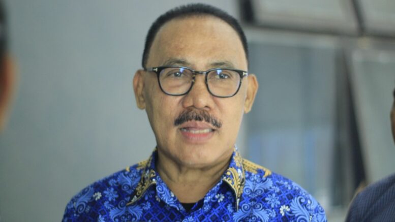 Bupati Halbar James Uang