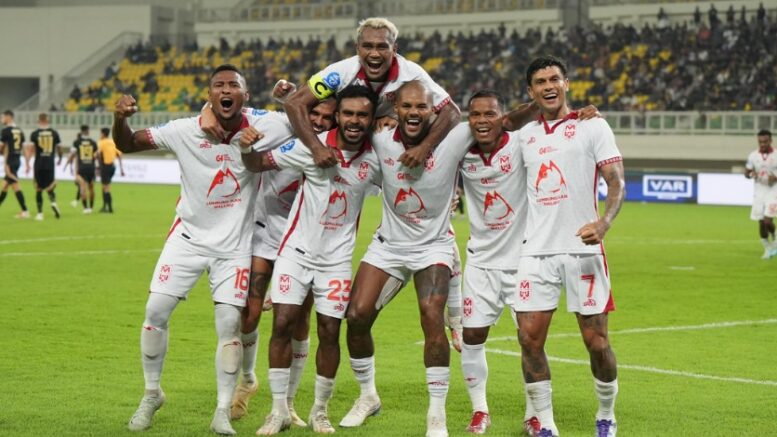 Selebrasi Pemain Malut United Usai Mencetak Gol