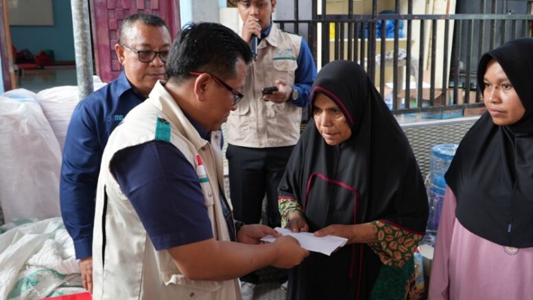 Penyerahan Bantuan ke Korban Kebakaran