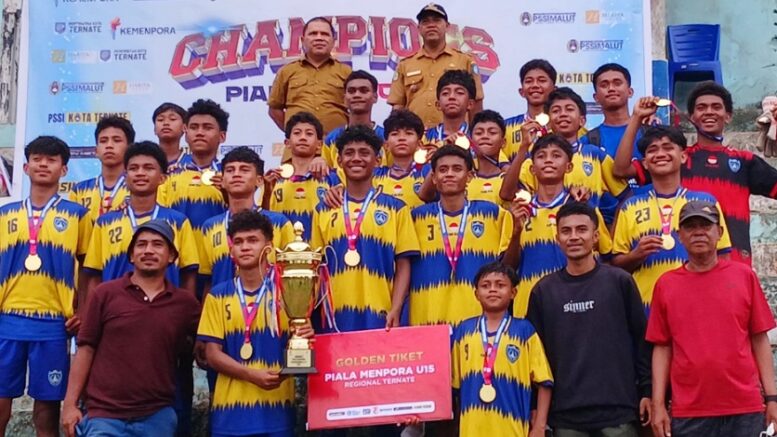 SSB Tunas Palapa U15 Saat Menerima Piala