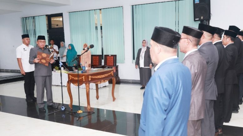 Wali Kota Ternate M. Tauhid Soleman Saat Melantik Pejabat di Pemkot Ternate