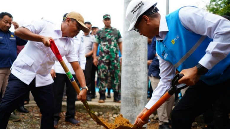 Menteri ESDM Bahlil Lahadalia dan Dirut PLN Darmawan Praaodjo