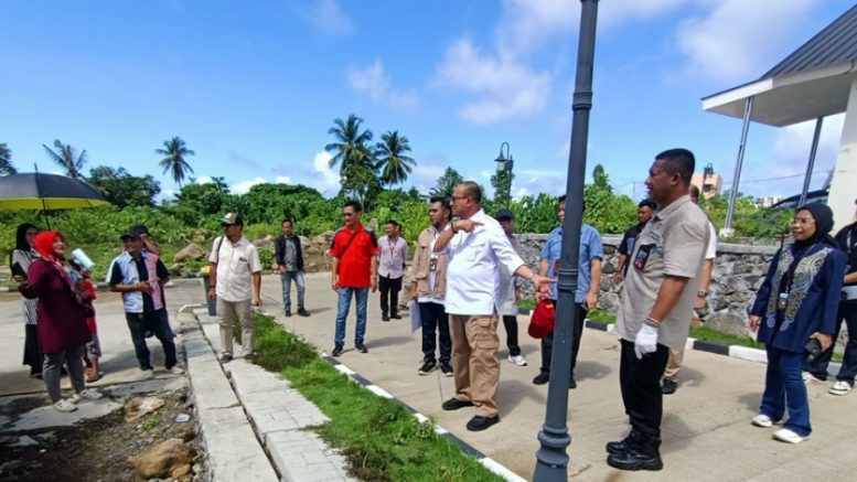 Dirjen Perumahan Pedesaan, Kementerian Perumahan dan Kawasan Permukiman Imran Didampingi Kepala Disperkimtan Tony S. Pontoh Tinjau Huntap Jambula