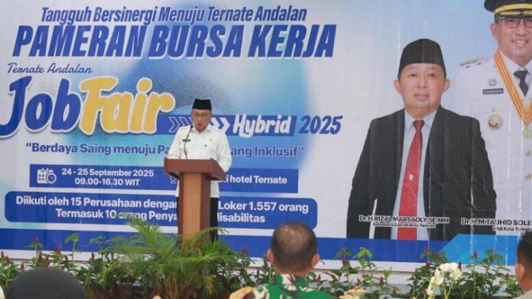 Wali Kota Saat Membuka Pameran Bursa Kerja