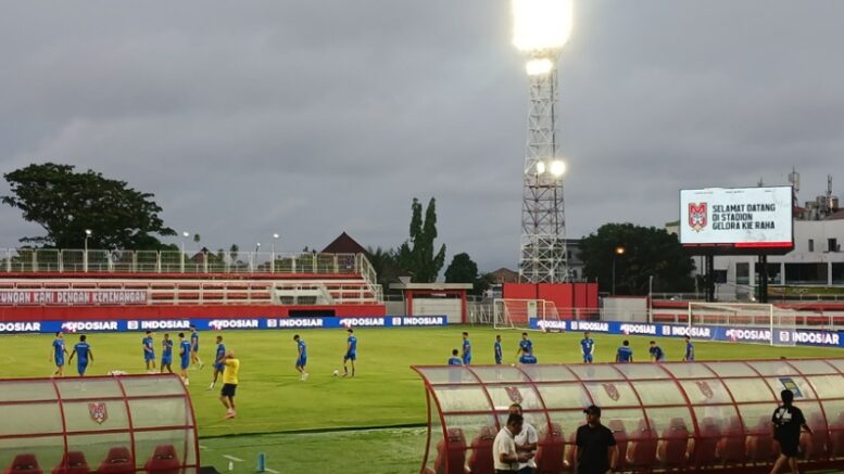 Persib Saat Jalani Latihan Resmi di Gelora Kie Raha