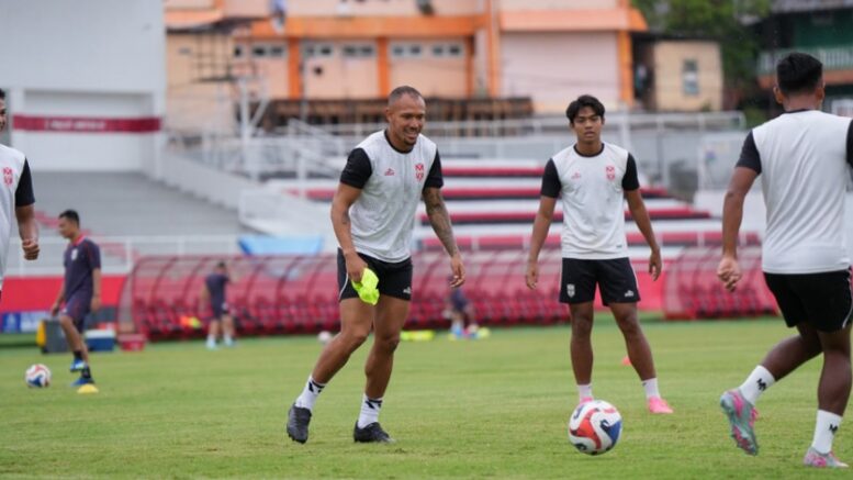 Latihan Malut United Jelan Lawan Persib