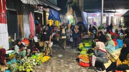 Pedagang Tebar Saat Berjualan di Lokasi Baru