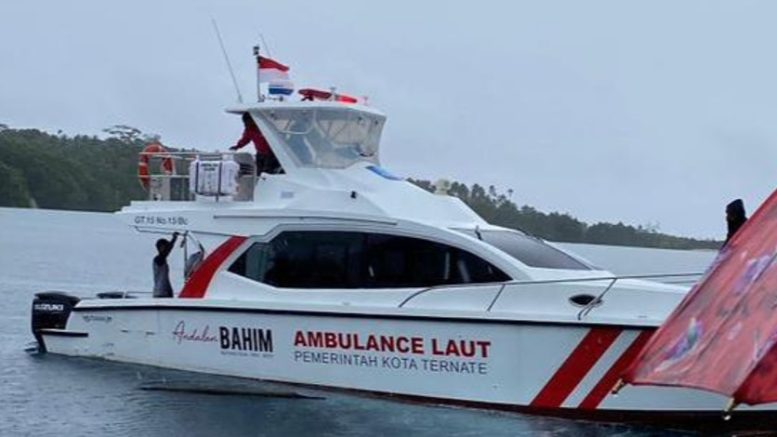 Ambulans Laut Saat Evakuasi Pasien dari Batang Dua