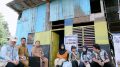 Launching Program BSPS di Salah Satu Rumah Penerima Manfaat yang ada di Kelurahan Kastela