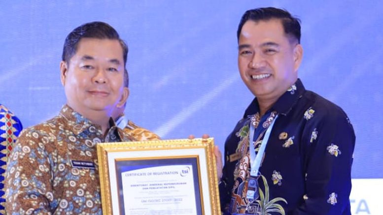 Disdukcapil Ternate Saat Raih Penghargaan