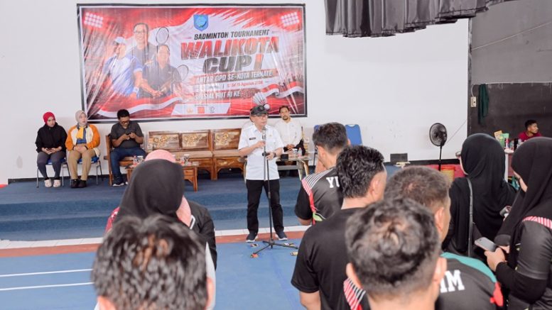 Wali Kota Saat Buka Bulu Tangkis