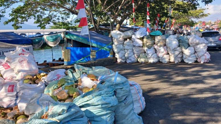 Tumpukan Sampah Belum Terangkut