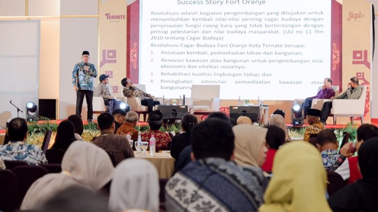 Wali Kota Ternate Saat Menyampaikan Materi di Simposium Internasional
