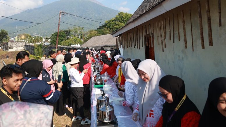 Peserta Ladies Program Saat Mencoba Kuliner Ternate
