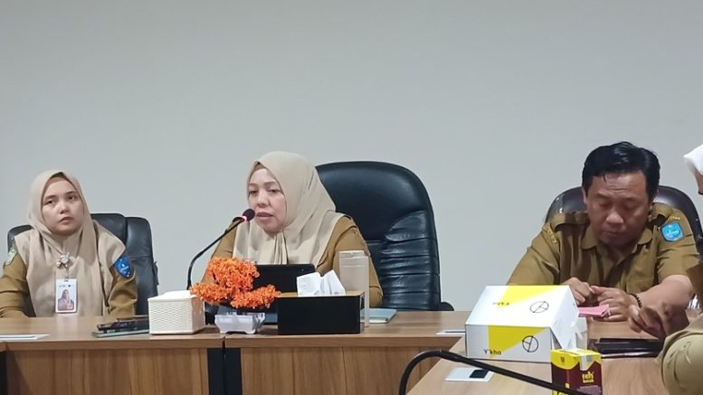 Fathiyah Suma Didampingi Pejabat di Dinkes Ternate